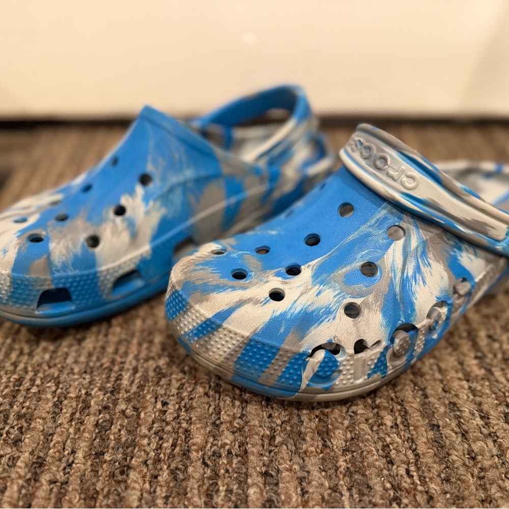 J6 New Marbled Tie Dye Crocs Blue and Gray Clogs